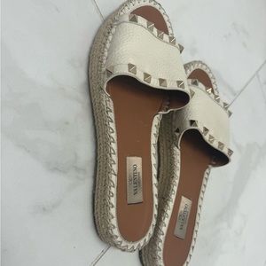 VALENTINO GARAVANI ROCKSTUD ESPADRILLE SLIDE